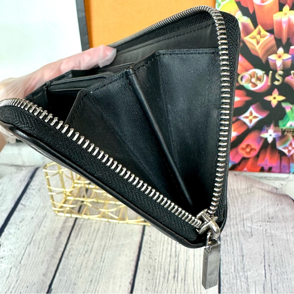 Dunhill black zippy zip around wallet - Picture 8 of 12